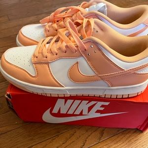 Nike Dunk Low - rose powder- mens 9.5 never worn